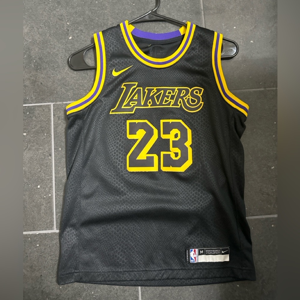 Lebron james kids medium jersey